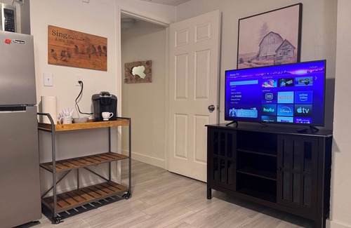 Fort Myers Apartment | Cozy studio walking distance to downtown Fort Myers