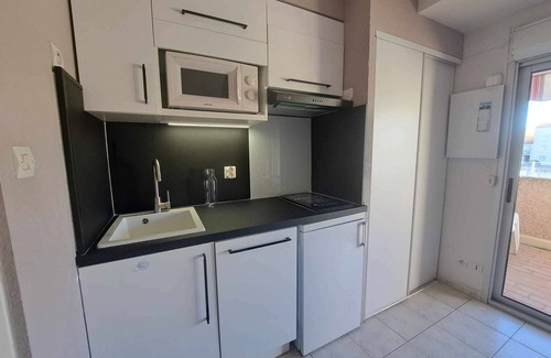 Marseillan Plage Apartment | Cozy Studio with Pool Access, Terrace, and Parking - Pet Friendly!