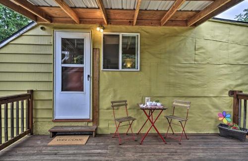 Parkrose Heights Apartment | Cozy Studio with Deck - 9 Mi to Dtwn Portland!