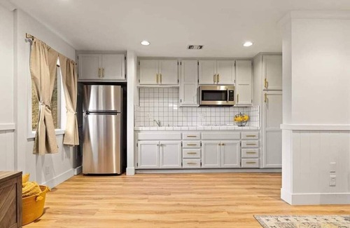 Lake Arrowhead House | Cozy Studio with Full Kitchen, Hot Tub & BBQ