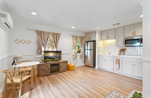 Lake Arrowhead House | Cozy Studio with Full Kitchen, Hot Tub & BBQ