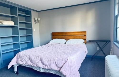 Watchung House | Cozy & Stylish Studio with Beautiful Lake Views & Fast Wifi