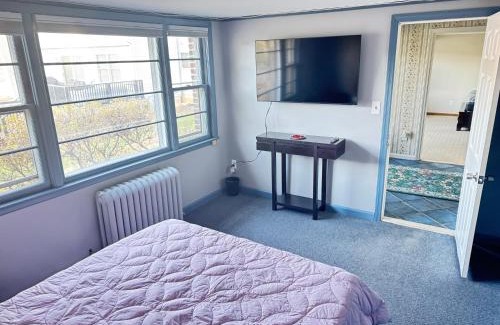 Watchung House | Cozy & Stylish Studio with Beautiful Lake Views & Fast Wifi