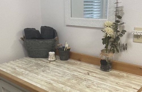 Port Angeles Cottage | Cozy suite in the country.
