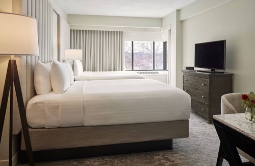 Capitol Hill Hotel | Cozy Suite Stay | 2 Units w/Onsite Dining | Near Cultural Sites!