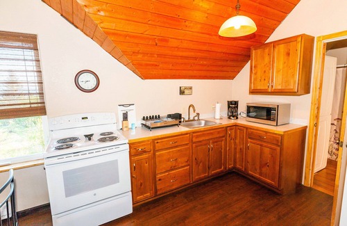 Fritz Creek Apartment | Cozy suite to get away to Homer, AK. Enjoy the views of the Spit and Kachemak Ba