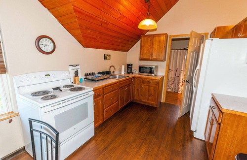 Fritz Creek Apartment | Cozy suite to get away to Homer, AK. Enjoy the views of the Spit and Kachemak Ba