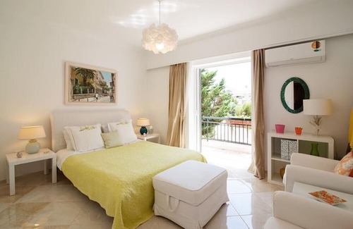 Varkiza Apartment | Cozy Three Bedroom Apartment in Varkiza