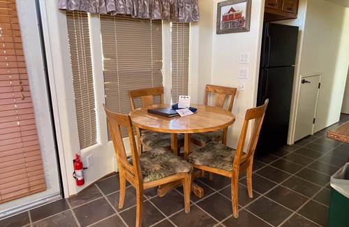 Almont Cabin | Cozy "Tiny Home" style Cabin Perfect for Couples and Families