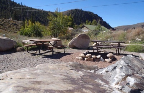 Almont Cabin | Cozy "Tiny Home" style Cabin Perfect for Couples and Families