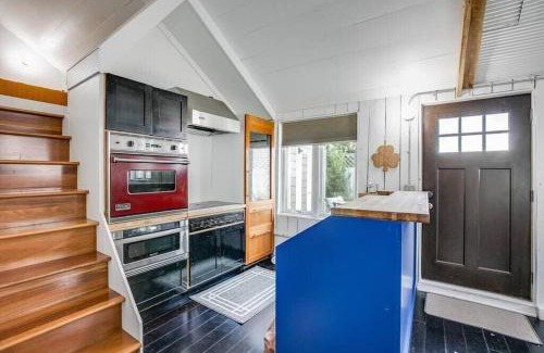 Harters Heights House | Cozy Tiny House Bungalow 7 Blocks from Campus