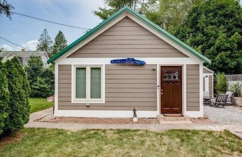 Harters Heights House | Cozy Tiny House Bungalow 7 Blocks from Campus