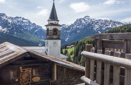 San Pietro di Cadore Apartment | Cozy Top Floor Apartment in the Dolomites
