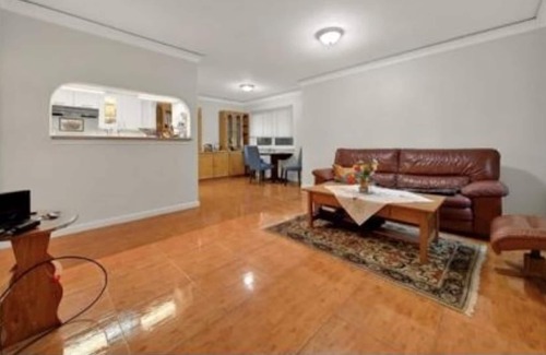 Houston House | Cozy,totally renovated,great location close to restaurants, mall, beltway