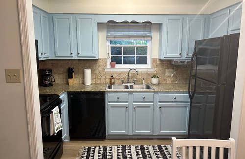 Flowood House | Cozy Townhome by Reservoir, Centrally Located, Pet Friendly, Community Pool