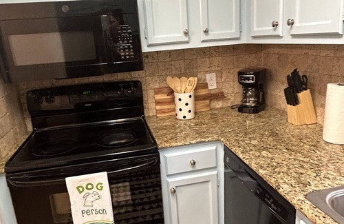 Flowood House | Cozy Townhome by Reservoir, Centrally Located, Pet Friendly, Community Pool