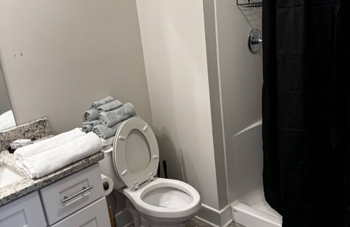 Naruna House | Cozy two bed room Townhome right down the street from Liberty University.
