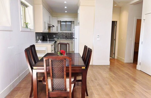 Hollyburn House | Cozy Two-Bedroom Suite Near Beach, Stanley Park, Cypress Mountain, Downtown Van