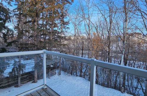 Red Deer Apartment | Cozy Two Bedroom Apartment in Westpark with Energized Parking and Wi-Fi Incl.!