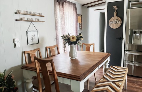 Fort Gibson House | Cozy two bedroom newly renovated with screened in porch -great for families!