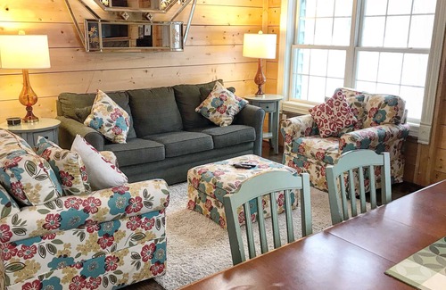 Fennville Cottage | Cozy, unique cottage, #2, just minutes from Saugatuck