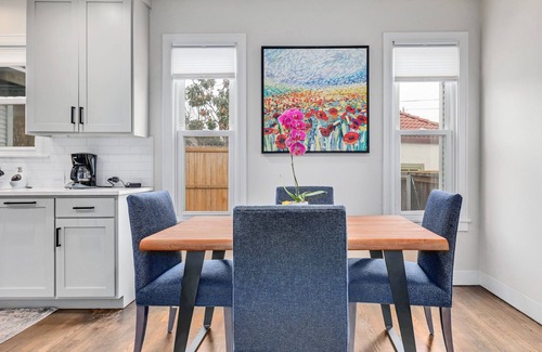 Clarksville House | Cozy Unit + Minutes to Downtown - Ivory II