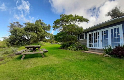 Kula Cabin | Cozy Upcountry Log Cabin