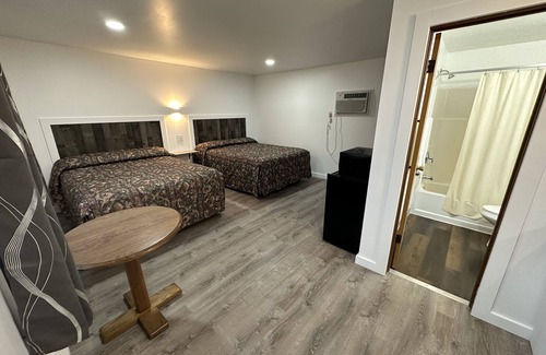 Lake Delton Hotel | Cozy updated Boutique Motel on the Lake Delton Strip