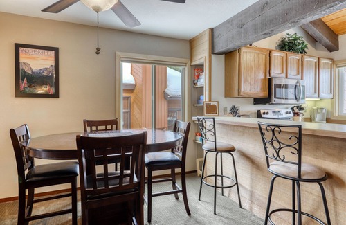 Mammoth Lakes Condo | Cozy, updated condo w/shared sauna, pool & hot tub - close to Eagle Lodge