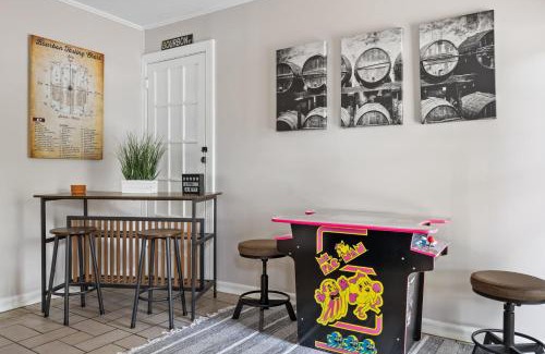 Bonnycastle Apartment | Cozy & Updated Unit in the Heart of the Highlands