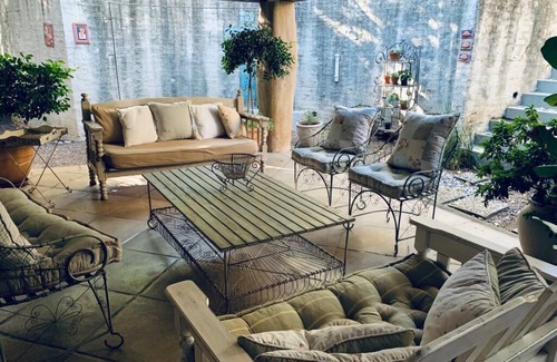 Muckleneuk House | Cozy Urban Oasis in Hatfield with 24/7 Security & Modern Comfort and privacy.