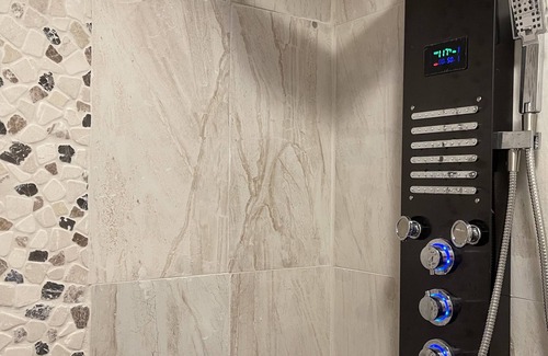 Southfield House | Cozy Urban Oasis to rest and reset.