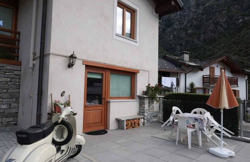 Guglielmo House | Cozy vacation home surrounded by nature, pets allowed.