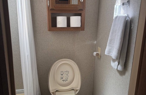 Las Vegas House | Cozy Vegas Bunkhouse RV