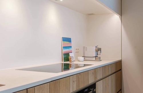 Lichtervelde House | Cozy Village Getaway with Garden views & Parking