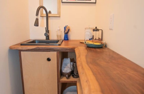 Charlottesville House | Cozy & Walkable Downtown Studio Apartment