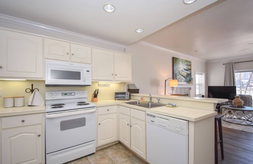 Dadeville Condo | Cozy Water Front Condo on Lake Martin. Boat Slip. Bottom floor walk-out unit.