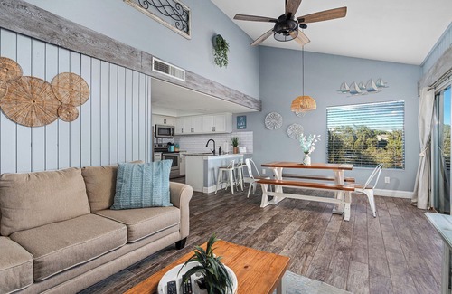 Point Venture House | Cozy Waterfront/Amazing Views/"Paradise Point" in Point Venture!