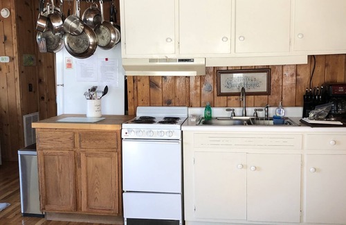 Huddleston House | Cozy Waterfront Cottage - Cabin 7 Cedar Key, No Wake Cove, Great Views!