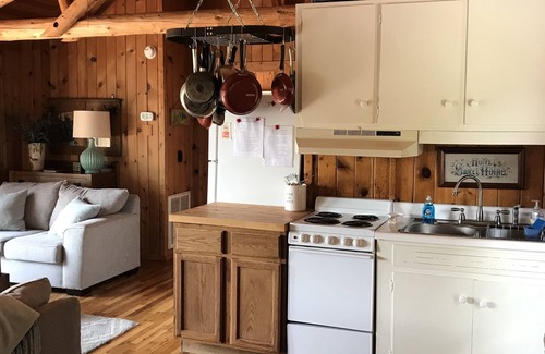 Huddleston House | Cozy Waterfront Cottage - Cabin 7 Cedar Key, No Wake Cove, Great Views!