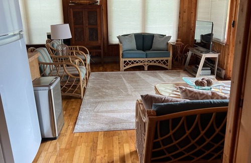 Huddleston House | Cozy Waterfront Cottage - Cabin 7 Cedar Key, No Wake Cove, Great Views!