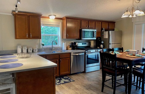 Mammoth Cave House | Cozy Waterfront Lake Home on Nolin Lake & Close to Mammoth Cave