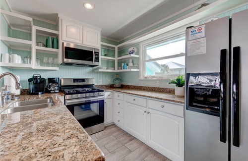 Key Allegro House | Cozy Waterfront Paradise- New Pool, Firepit, massage chair, 100yd to LittleBay