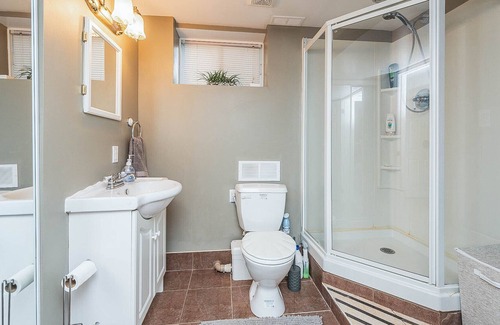 Scugog House | Cozy Waterfront Unit 5 min to Casino, great for Ice Fishing