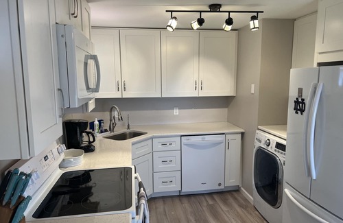 Keller Park House | Cozy, well stocked guest home ready for your stay!