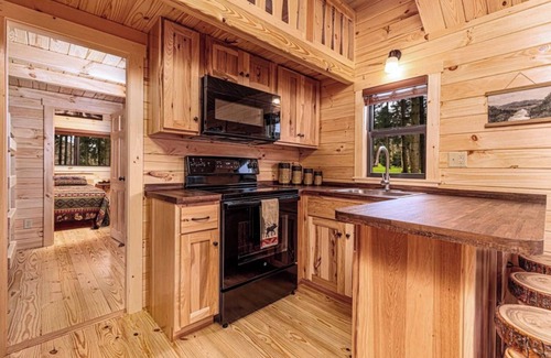 Hector Cabin | Cozy Wine Cabin escape with Breathtaking Views 2