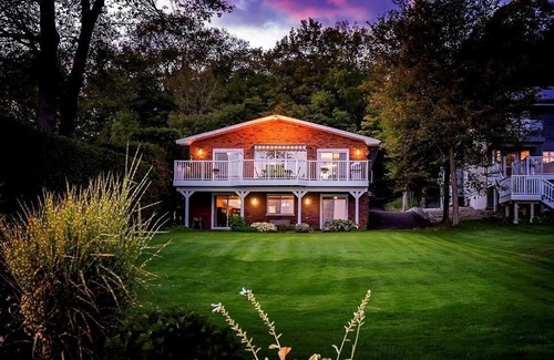 Penetanguishene Cottage | Cozy Winter Retreat: Firepit, Dock, Sleeps 10, Midland Lakeside Cabin