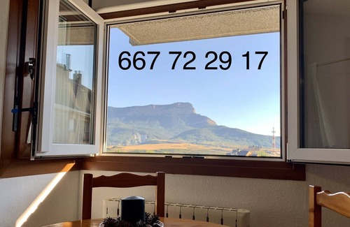 Jaca Apartment | Cozy with exceptional views and dishwasher