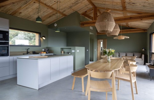 Pianotolli-Caldarello Villa | Cozy wooden villa, with pool, sea view, close to beaches