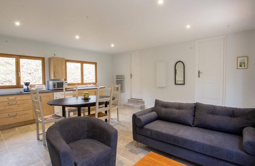 Saint-Pompont Cottage | Cozy wooden chalet with Wifi, shared pool, 1 km from St Pompont